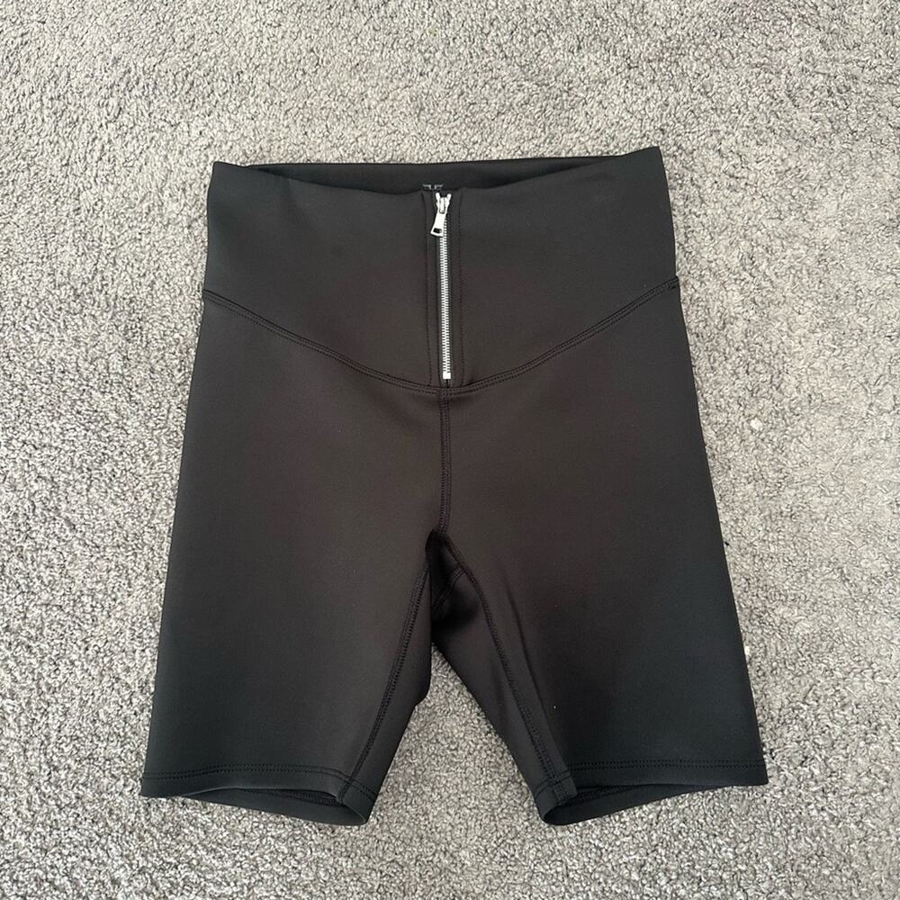 Heroine Sport Zipper Bike Shorts